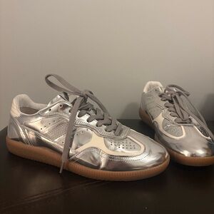 ALOHAS rife Silver and White Sneakers